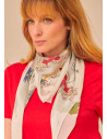 Foulard blanc imprimé en 100% soie