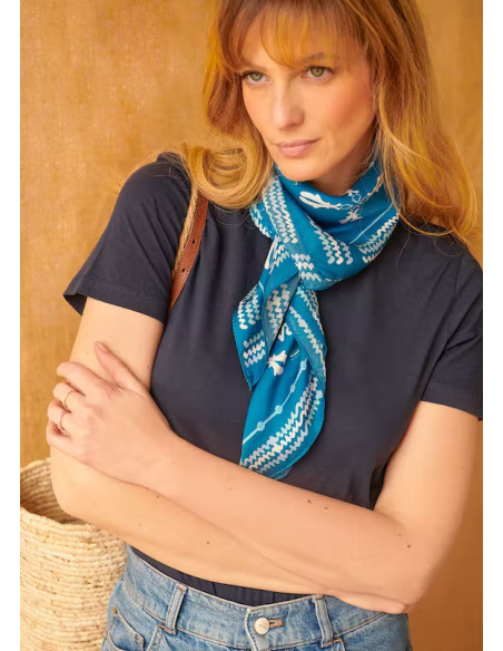 Foulard bleu imprimé en 100% soie