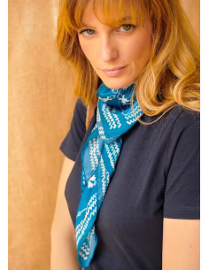 Foulard bleu imprimé en 100% soie